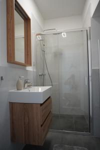 Fjaka Apartments & Rooms