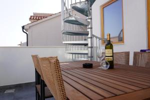 Fjaka Apartments & Rooms