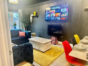 5 Bedroom House - DISC0UNTS - Parking, Contractors, Group, Family