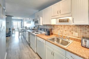 Coastal Condo with Balcony in North Myrtle Beach!