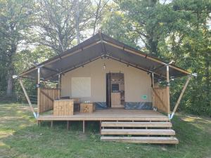 Tentes de luxe Luxury Safari Tents at Moulin Du Pommier Glamping & Camping : photos des chambres