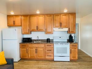 Blue Diamond Apt Unit 4 Judlee Ave