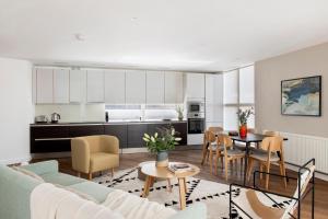 Superior Three-Bedroom Apartment room in SACO Covent Garden - St Martin's