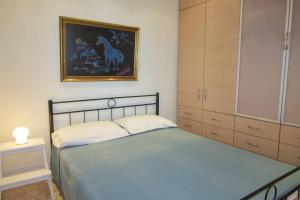 Sunny house, stunning Aegean Sea views.