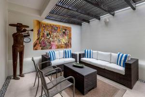 Chic Marina 2BR condo with Pool Access