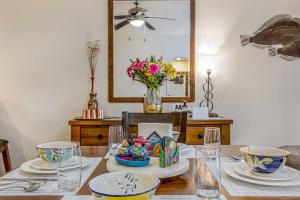 Chic Marina 2BR condo with Pool Access