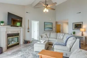 Lakefront Ozark Getaway with Views and Community Perks - Four Seasons