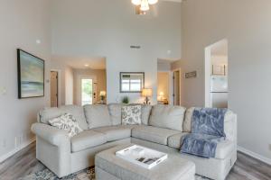 Lakefront Ozark Getaway with Views and Community Perks