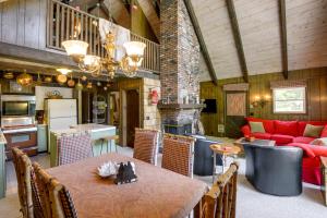 West Dover Home - Steps to Mount Snow Resort!