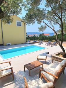 Family friendly apartments with a swimming pool Drage, Biograd  5904