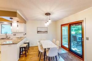 Dog-Friendly Yard! Family Retreat in Fort Wayne