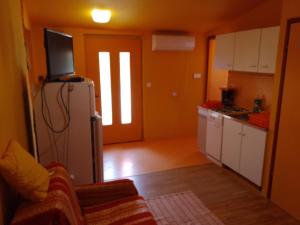 Apartments with parking space Veli Losinj, Losinj - 11495