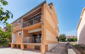 Apartments and rooms with parking space Fazana - 13742 