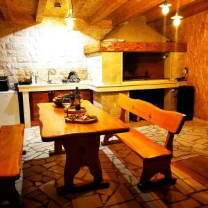 Family friendly house with a swimming pool Kastel Sucurac, Kastela - 21570 