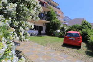 Apartments with a parking space Makarska - 21270