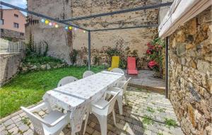 Maisons de vacances Amazing Home In Saint-floret With Wifi And 2 Bedrooms : photos des chambres