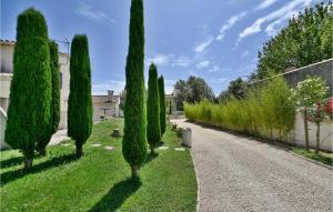 Maisons de vacances Holiday Home Sarrians with Fireplace I : photos des chambres