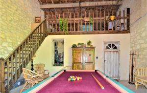 Maisons de vacances Awesome Home In Tarascon With 7 Bedrooms, Wifi And Private Swimming Pool : photos des chambres