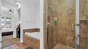 LV009 Private Upstairs Studio w Mountain Views