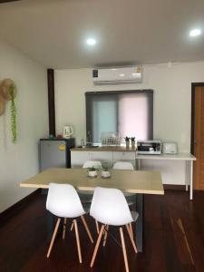 Wooden house in the centre of Chiangmai self-checkin