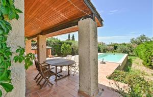 Maisons de vacances Awesome Home In Saint-Pierre-De-Vassol : photos des chambres
