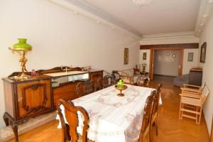 Mytilini central apt 5 min walk from port, shops