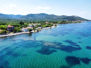 Mytilini central apt 5 min walk from port, shops