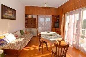 Mytilini central apt 5 min walk from port, shops