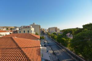 Mytilini central apt 5 min walk from port, shops