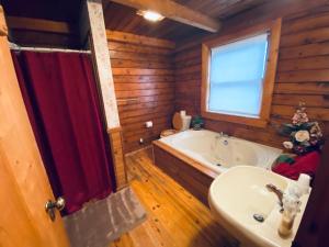 Cozy Cabin at Bear Mountain Log Cabins