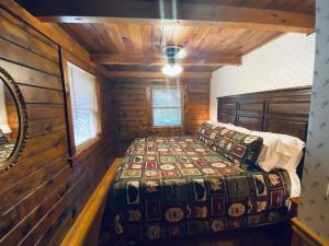 Cozy Cabin at Bear Mountain Log Cabins