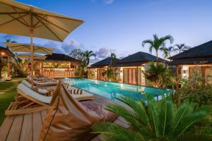 EHOA NYANYI BEACH Boutique Hotel - In front of entrance to NUANU