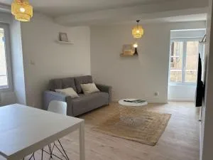 Appart le 102 Netflix -parking gratuit - Hautecourt