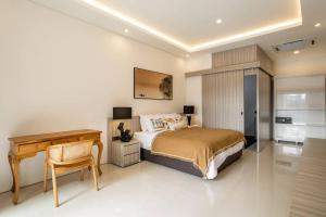Langma Villa Canggu 6BR Rooftop & Pool Paradise