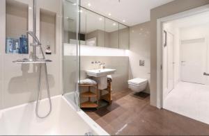 Stylish Apartment with BBQ Kensington