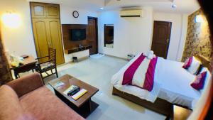 Kashish Residency and Banquet