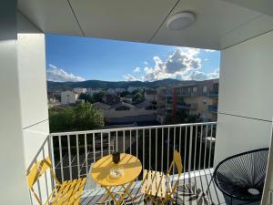 Appartements Appart T2 avec parking, loggia, vue Puy de Dome : photos des chambres
