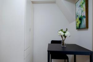 walk to Higahsi Shinjuku sta. WoSI