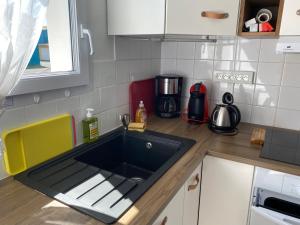 Maisons de vacances Les Amareyeurs - Ile d'Oleron - Maison classee 3 etoiles avec piscine - Clim - Velos : photos des chambres