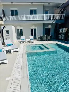 Flev's Luxury House with pool - Kremasti