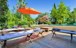 Maisons de vacances Awesome Home In Tarascon With 7 Bedrooms, Wifi And Private Swimming Pool : photos des chambres