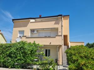 Apartments Miro Omišalj