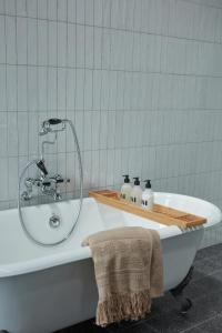 Hotels DOMAINE LE MEZO : photos des chambres