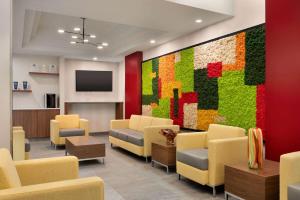 Days Inn & Suites by Wyndham Sherwood Park Edmonton