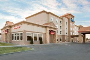 Days Inn & Suites by Wyndham Edmonton Airport