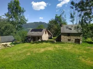 Gîte en pleine nature accès 4x4 ou à pied - Augirein