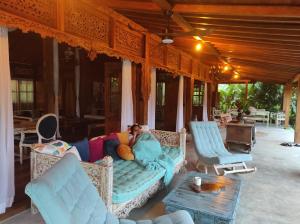 Villa Joglo Omah Kempalan, private pool, 6 BR in Sentul