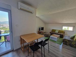 Apartment with Balcony room in Sweet guesthouse