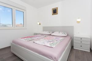 Modern apartment with swimming pool