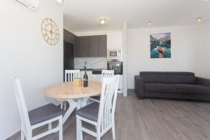 Modern apartment with swimming pool